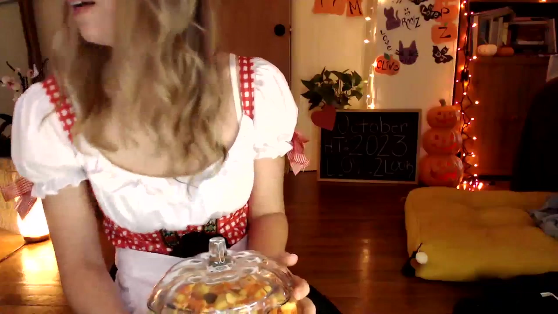 Gallery image thumbnail from WildflowerEm's myfreecams stream on, 10/29/2023, 19:58 image 2 of 20