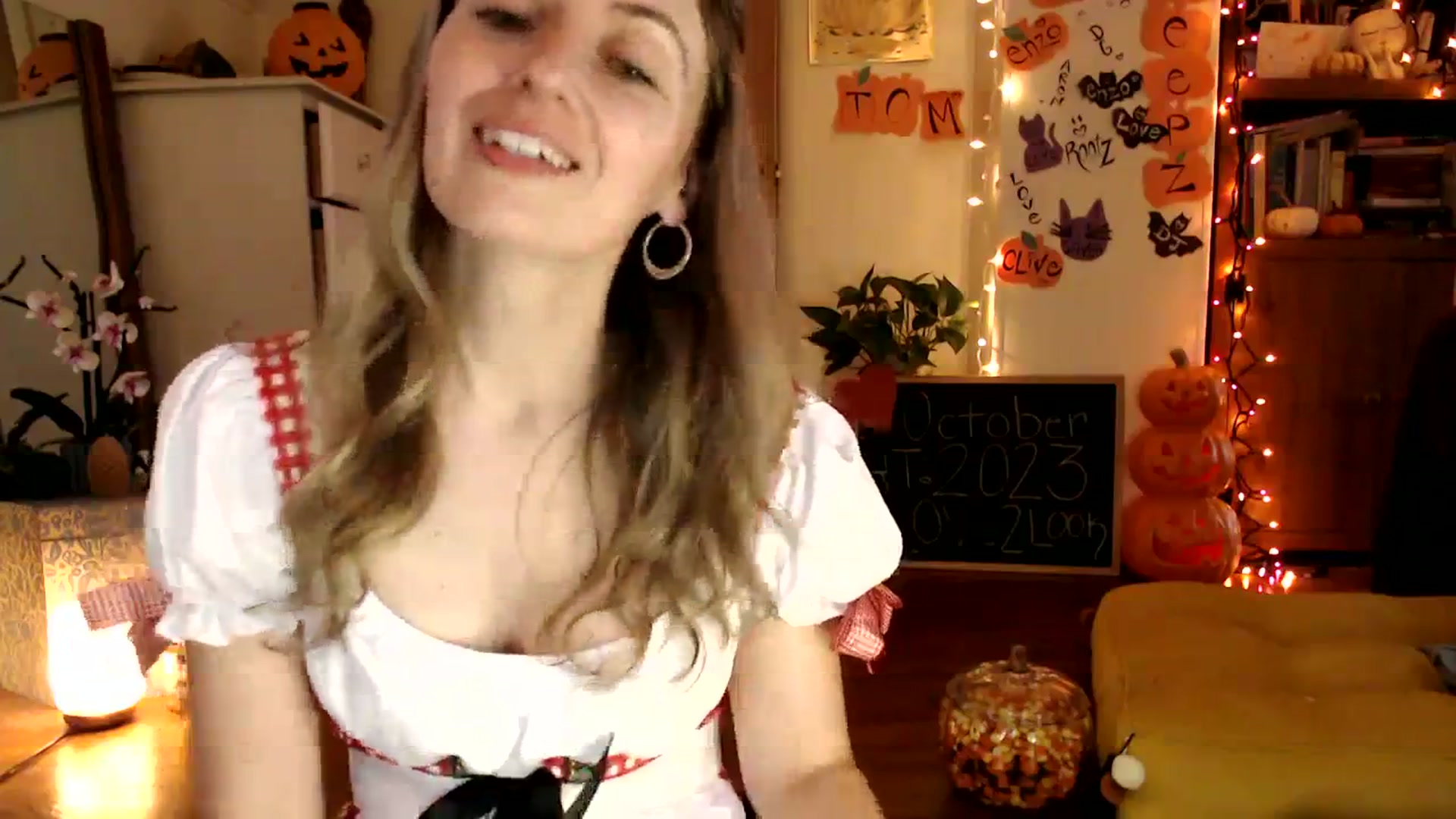 Gallery image thumbnail from WildflowerEm's myfreecams stream on, 10/29/2023, 19:58 image 12 of 20