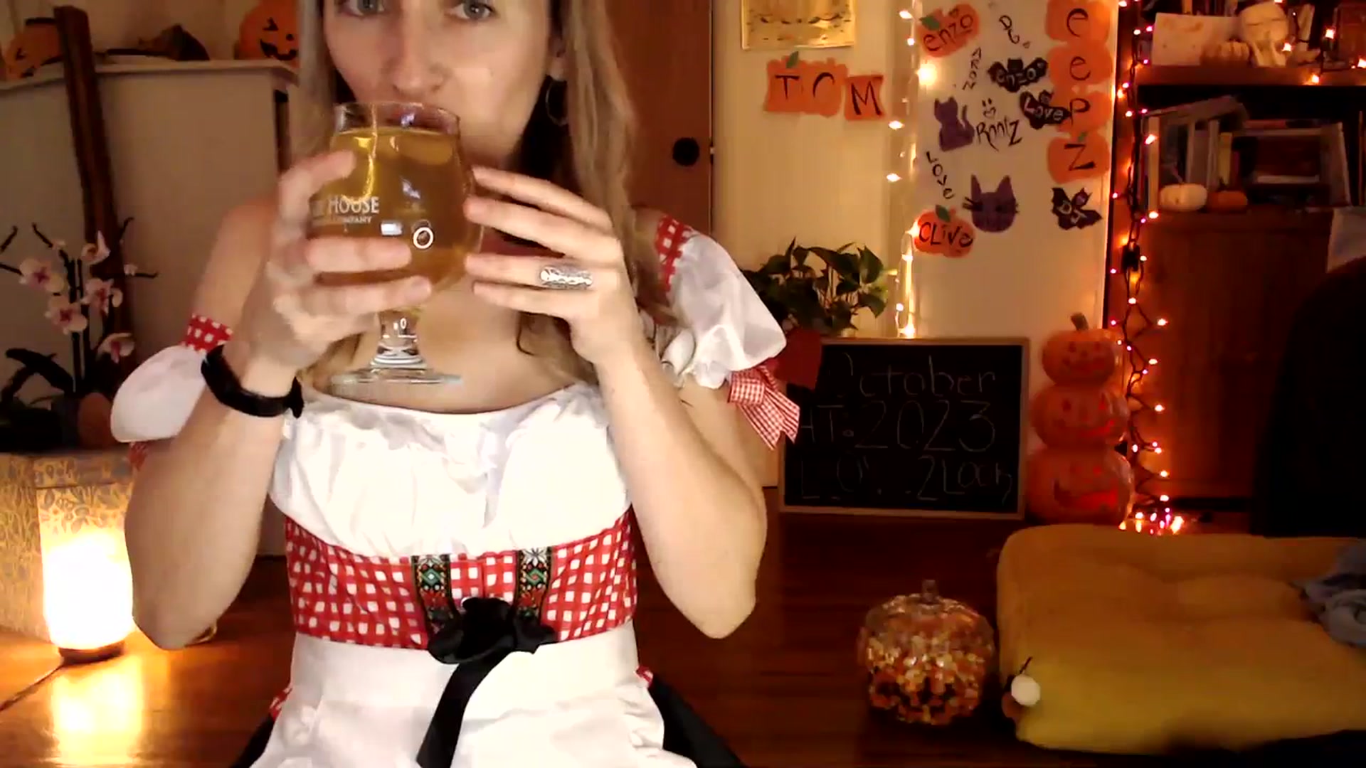 Gallery image thumbnail from WildflowerEm's myfreecams stream on, 10/29/2023, 19:58 image 4 of 20