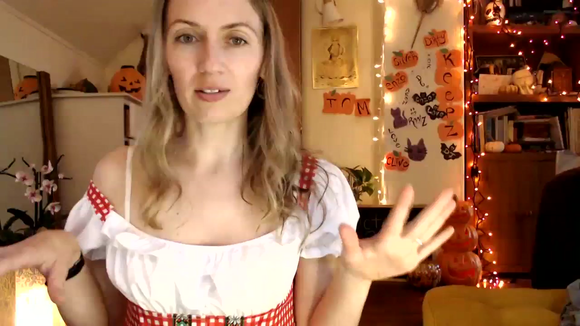 Gallery image thumbnail from WildflowerEm's myfreecams stream on, 10/29/2023, 19:58 image 1 of 20