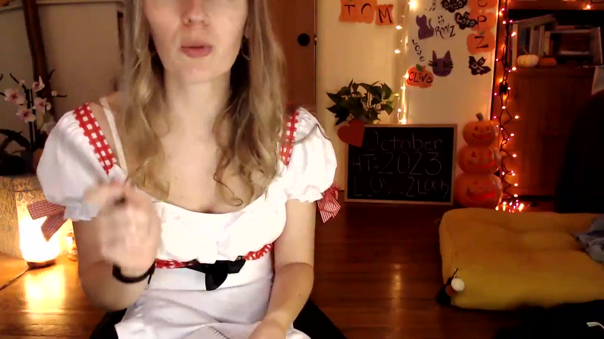 Gallery image thumbnail from WildflowerEm's myfreecams stream on, 10/29/2023, 19:58 image 3 of 20