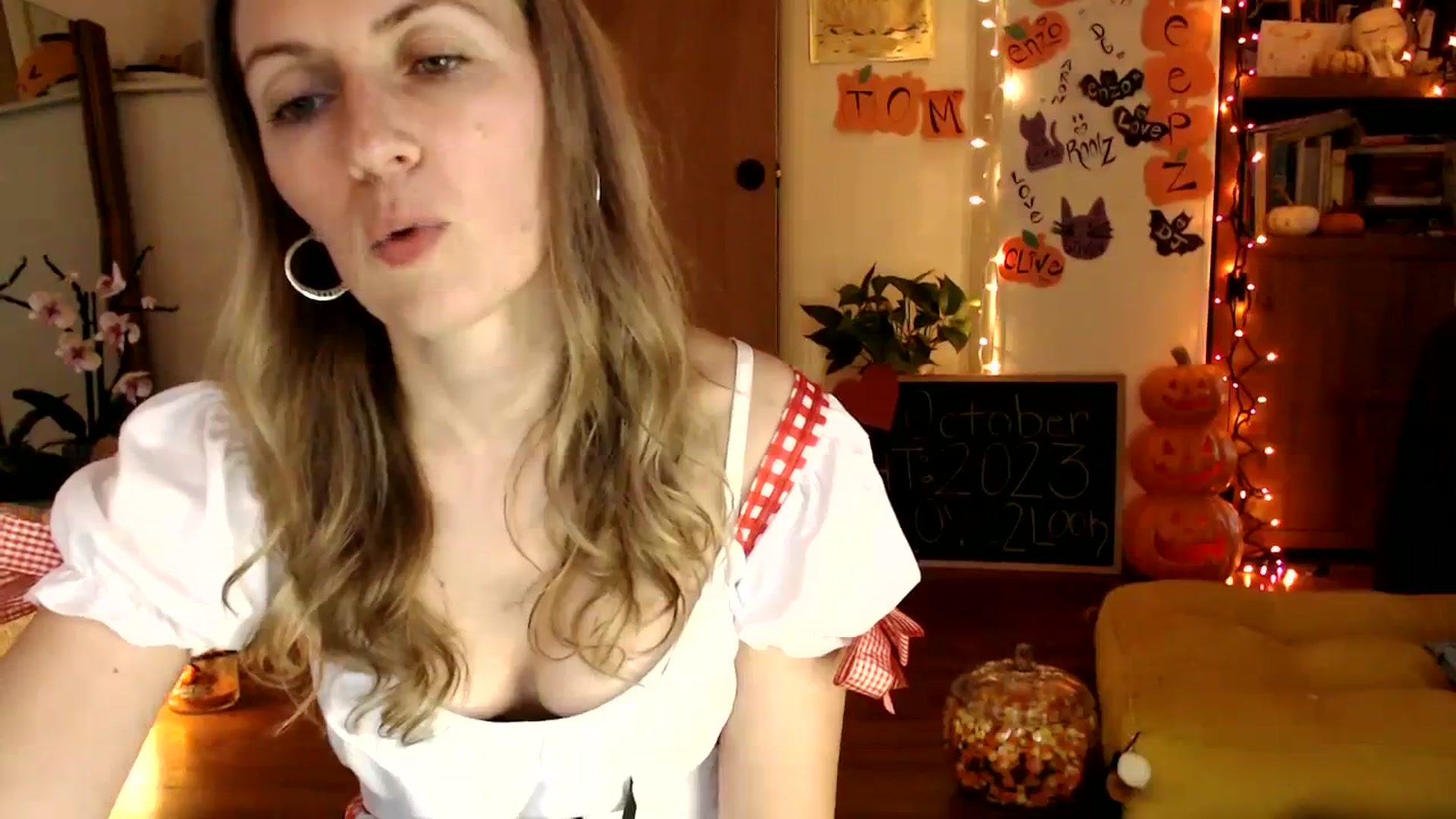 Gallery image thumbnail from WildflowerEm's myfreecams stream on, 10/29/2023, 19:58 image 13 of 20