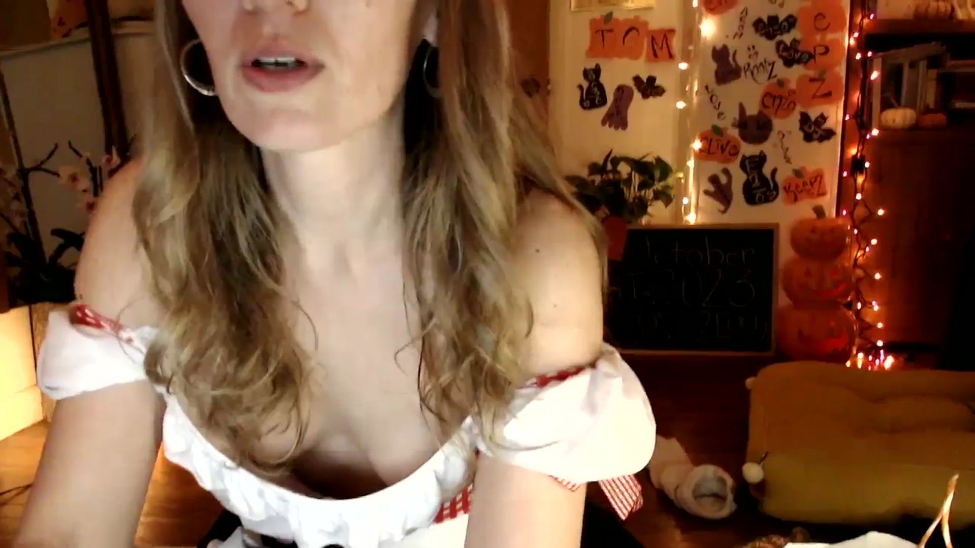 Gallery image thumbnail from WildflowerEm's myfreecams stream on, 10/29/2023, 21:36 image 18 of 20