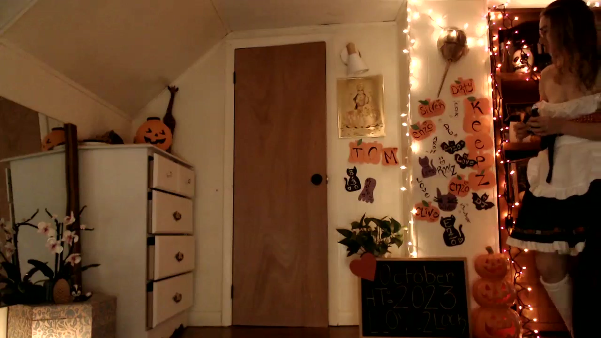 Gallery image thumbnail from WildflowerEm's myfreecams stream on, 10/29/2023, 21:36 image 12 of 20
