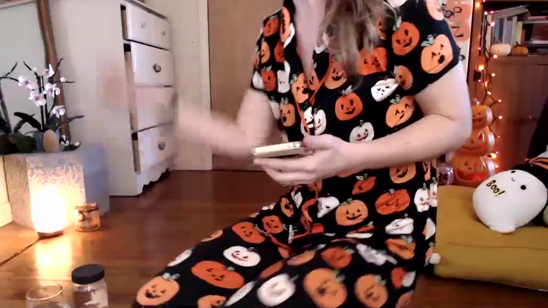 Gallery image thumbnail from WildflowerEm's myfreecams stream on, 10/31/2023, 18:29 image 2 of 20
