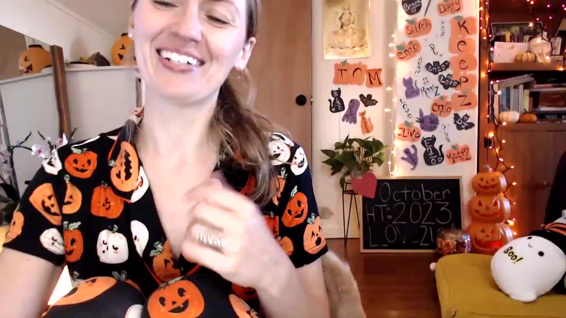 Gallery image thumbnail from WildflowerEm's myfreecams stream on, 10/31/2023, 18:29 image 1 of 20