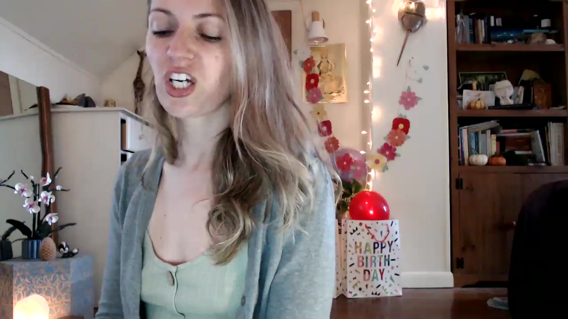 Gallery image thumbnail from WildflowerEm's myfreecams stream on, 11/04/2023, 20:28 image 2 of 20
