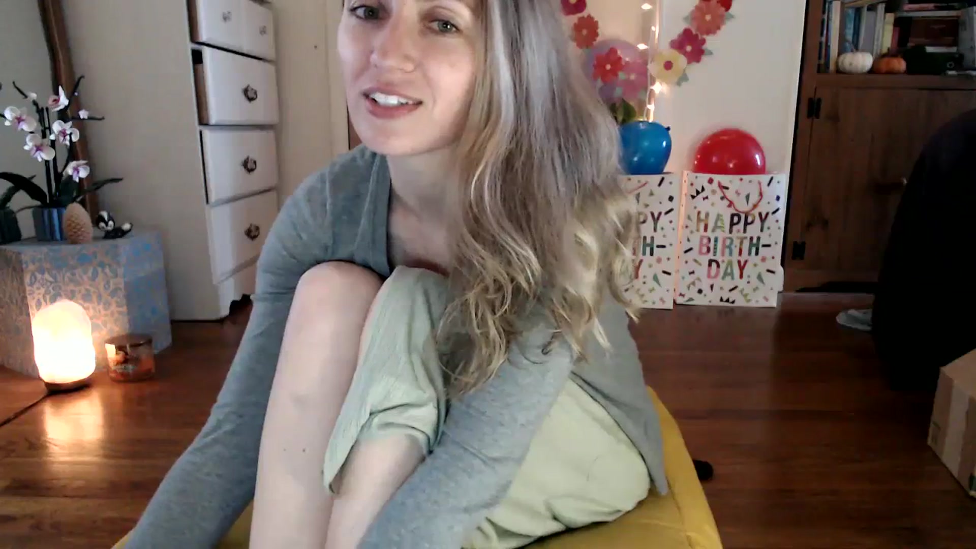 Gallery image thumbnail from WildflowerEm's myfreecams stream on, 11/04/2023, 20:28 image 7 of 20