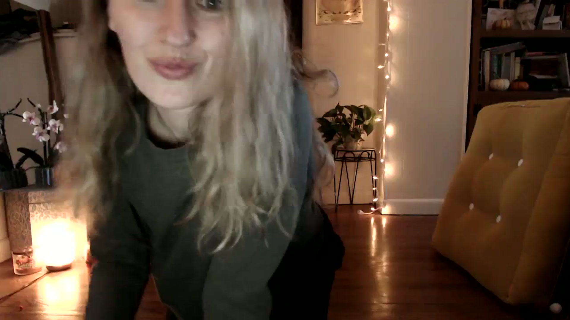 Gallery image thumbnail from WildflowerEm's myfreecams stream on, 11/11/2023, 21:37 image 10 of 20