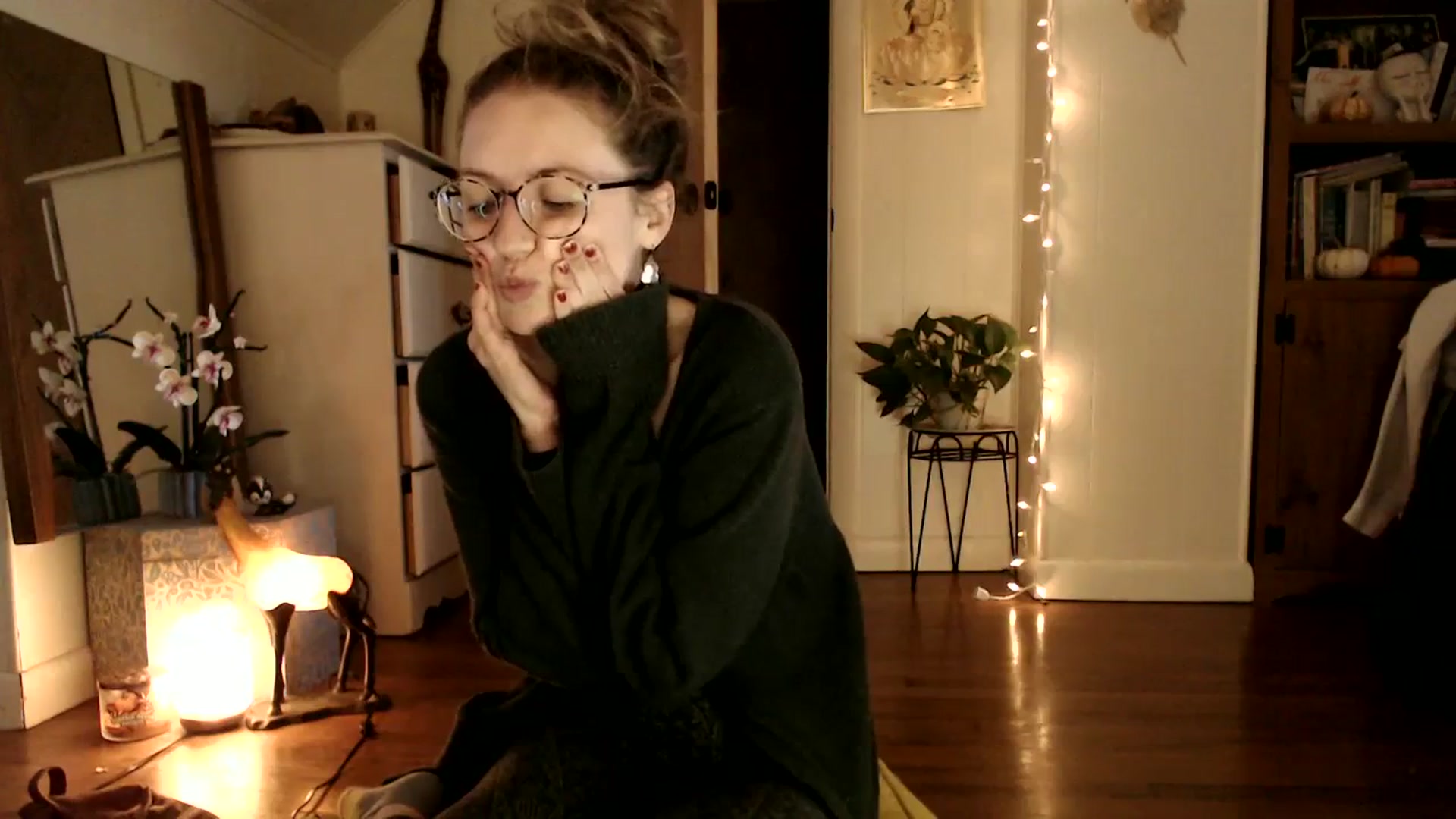 Gallery image thumbnail from WildflowerEm's myfreecams stream on, 11/19/2023, 22:52 image 4 of 20