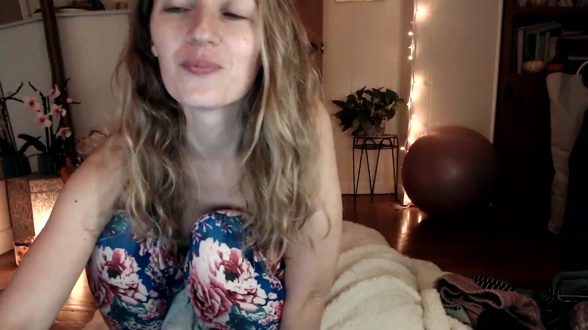 Gallery image thumbnail from WildflowerEm's myfreecams stream on, 11/26/2023, 22:45 image 15 of 20