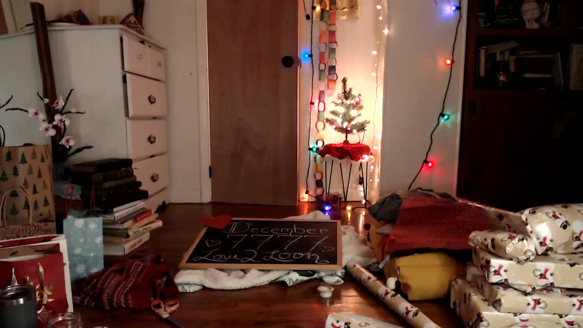 Gallery image thumbnail from WildflowerEm's myfreecams stream on, 12/23/2023, 22:44 image 13 of 20