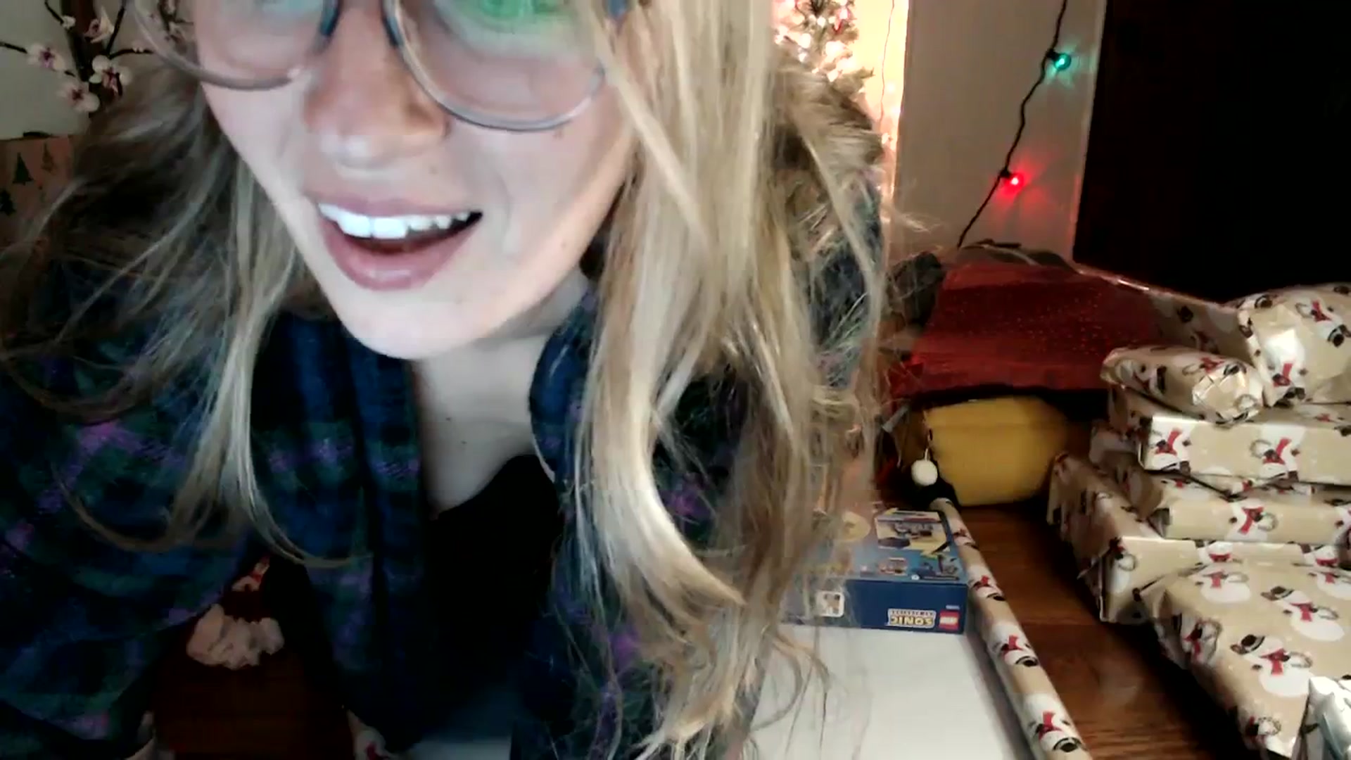 Gallery image thumbnail from WildflowerEm's myfreecams stream on, 12/23/2023, 22:44 image 15 of 20