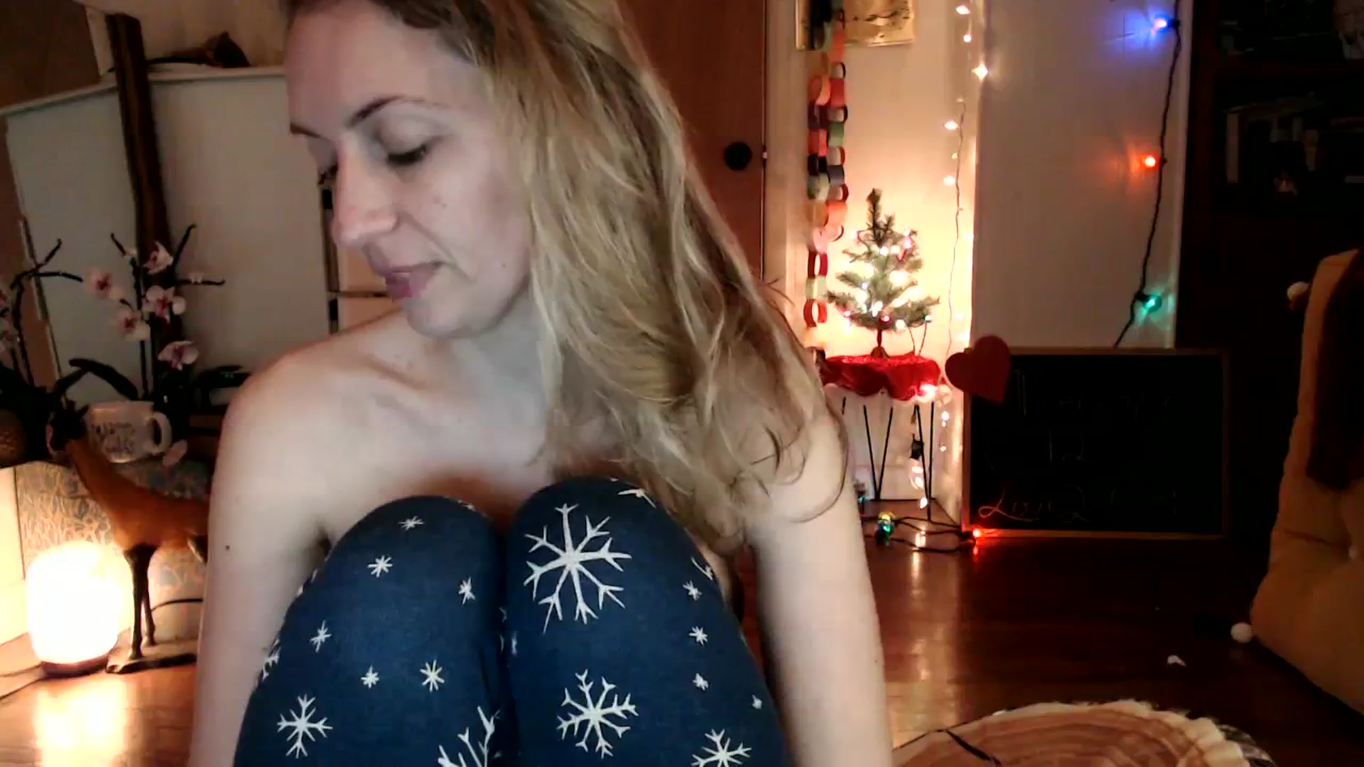 Gallery image thumbnail from WildflowerEm's myfreecams stream on, 12/30/2023, 22:37 image 14 of 20