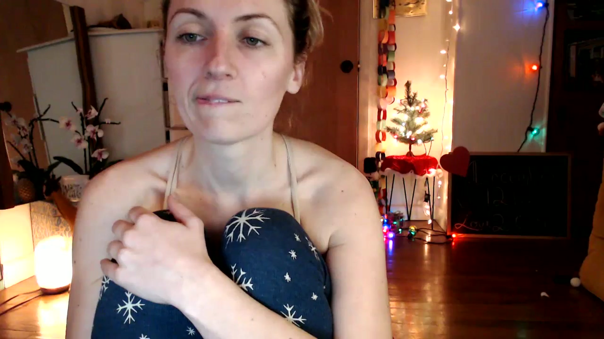 Gallery image thumbnail from WildflowerEm's myfreecams stream on, 12/30/2023, 22:37 image 6 of 20