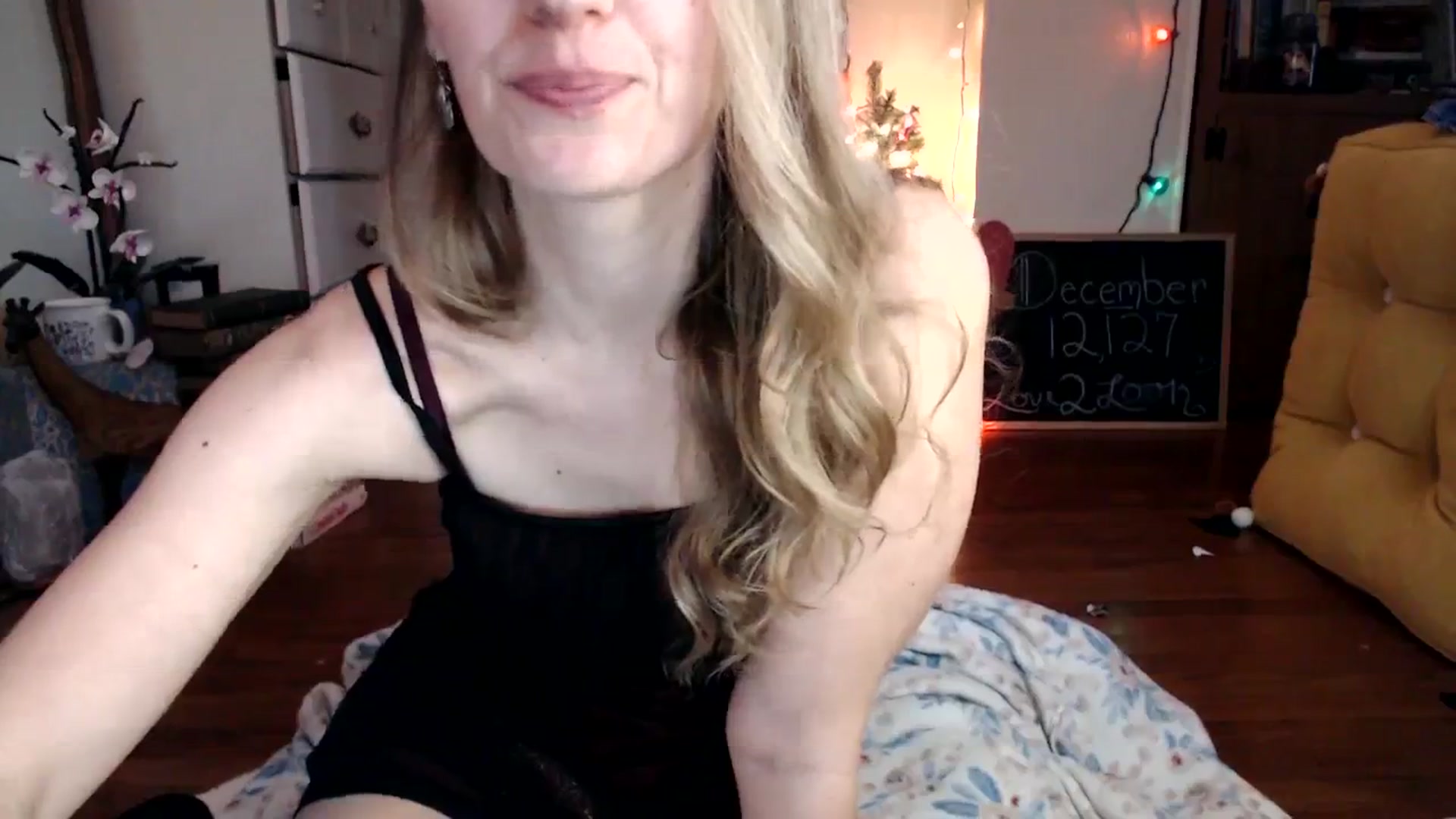 Gallery image thumbnail from WildflowerEm's myfreecams stream on, 12/31/2023, 21:34 image 6 of 20