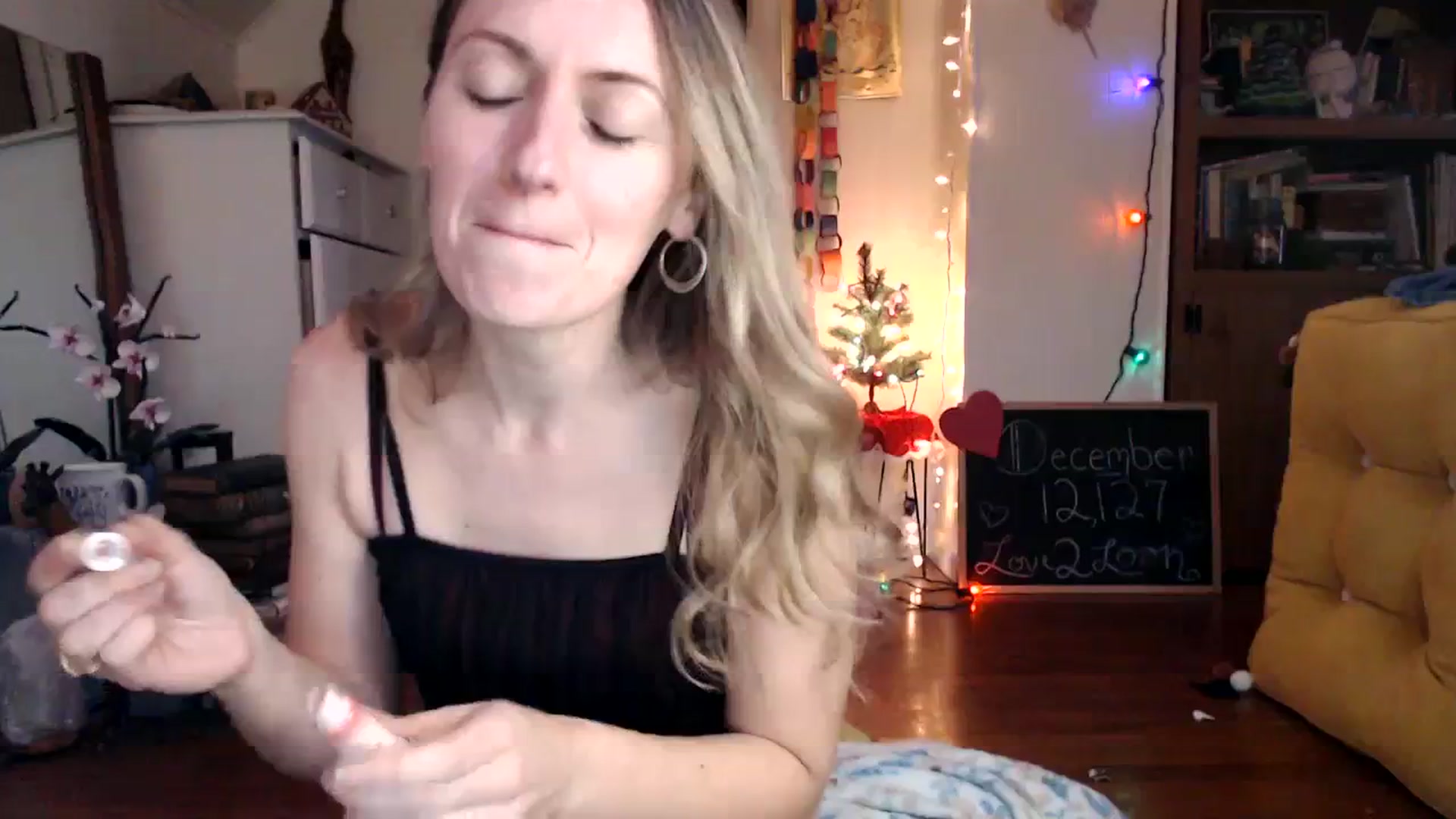 Gallery image thumbnail from WildflowerEm's myfreecams stream on, 12/31/2023, 21:34 image 5 of 20