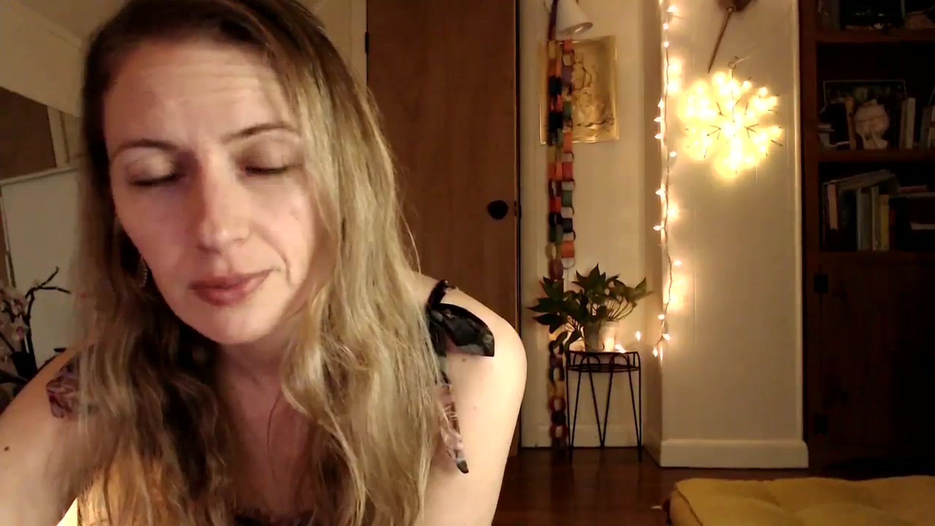 Gallery image thumbnail from WildflowerEm's myfreecams stream on, 01/06/2024, 22:08 image 15 of 20