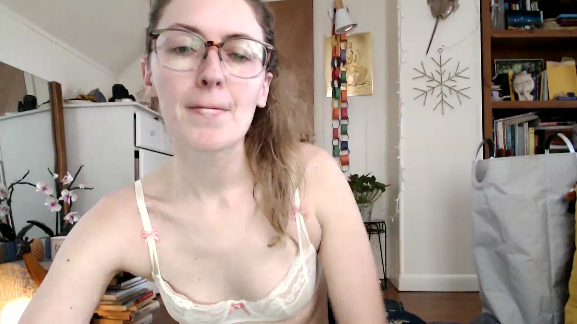 Gallery image thumbnail from WildflowerEm's myfreecams stream on, 01/11/2024, 18:06 image 17 of 20