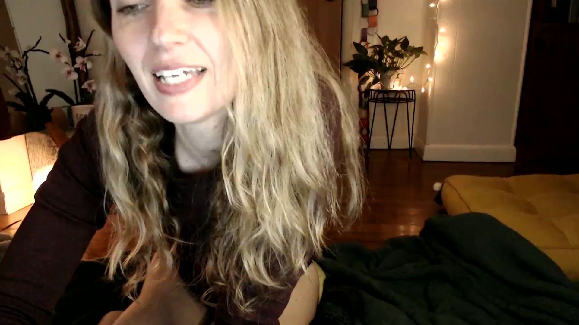 Gallery image thumbnail from WildflowerEm's myfreecams stream on, 01/14/2024, 22:31 image 10 of 20