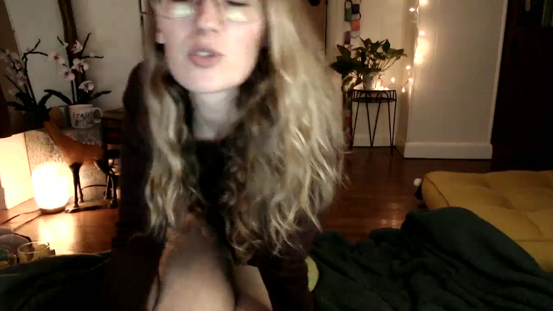 Gallery image thumbnail from WildflowerEm's myfreecams stream on, 01/14/2024, 22:31 image 9 of 20