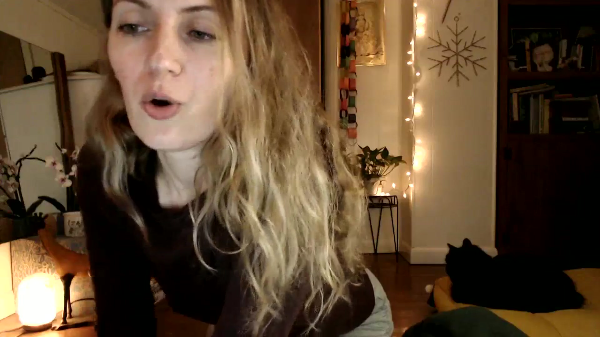 Gallery image thumbnail from WildflowerEm's myfreecams stream on, 01/14/2024, 22:31 image 4 of 20