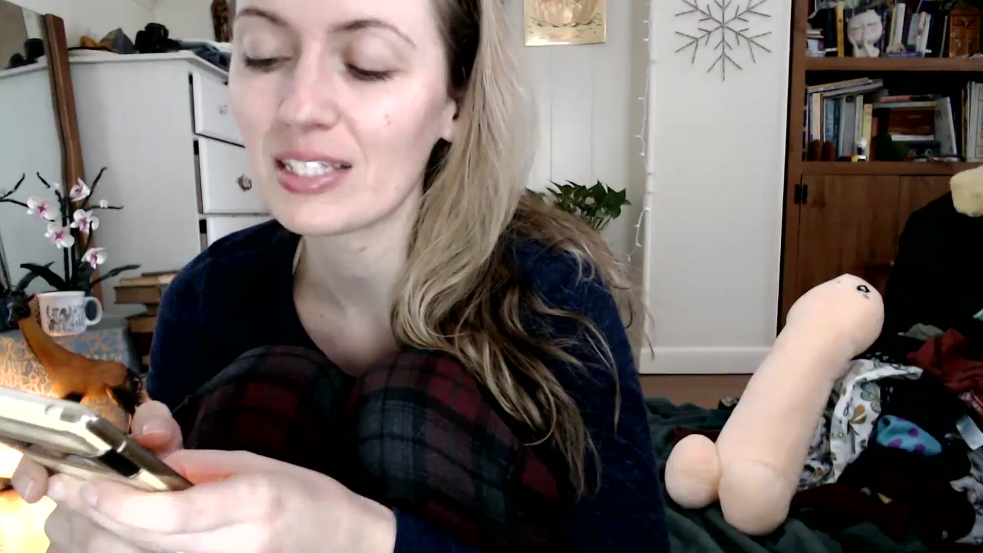 Gallery image thumbnail from WildflowerEm's myfreecams stream on, 01/23/2024, 18:04 image 3 of 20