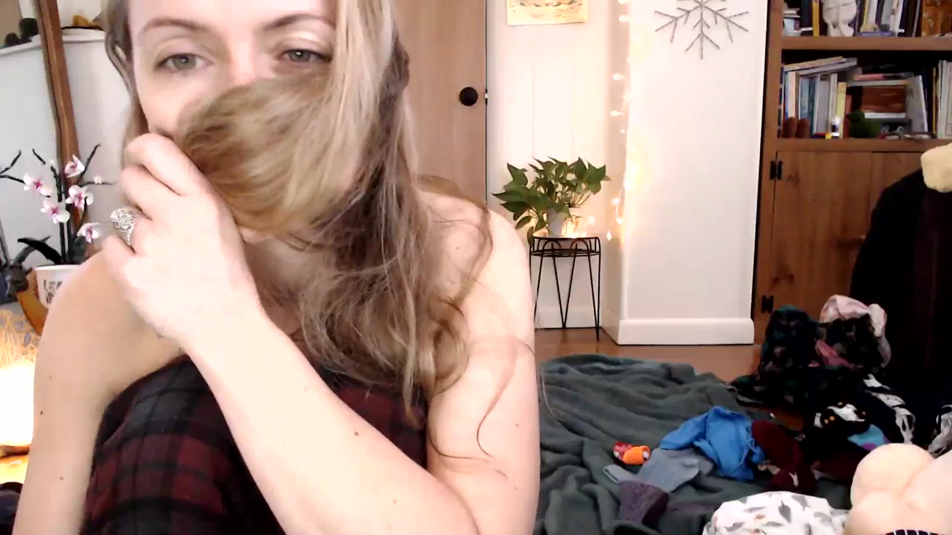 Gallery image thumbnail from WildflowerEm's myfreecams stream on, 01/23/2024, 18:04 image 17 of 20