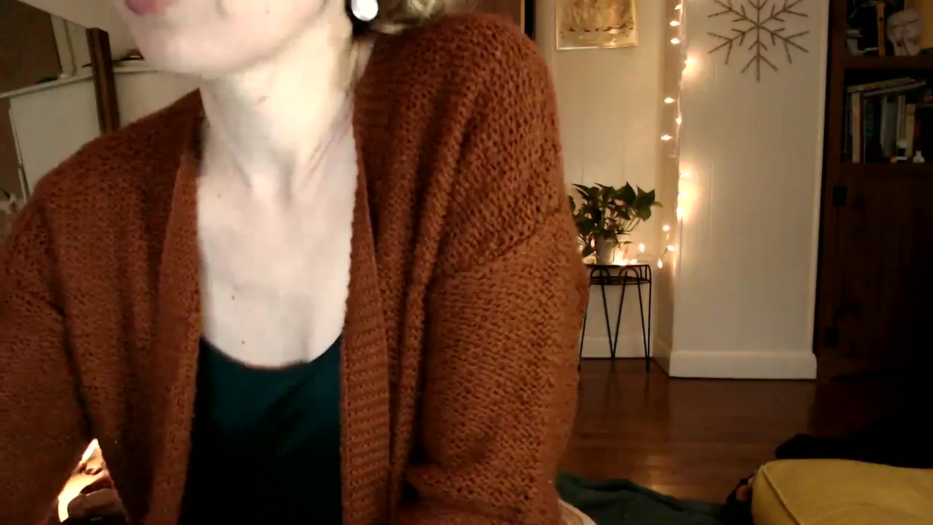 Gallery image thumbnail from WildflowerEm's myfreecams stream on, 01/28/2024, 20:53 image 14 of 20