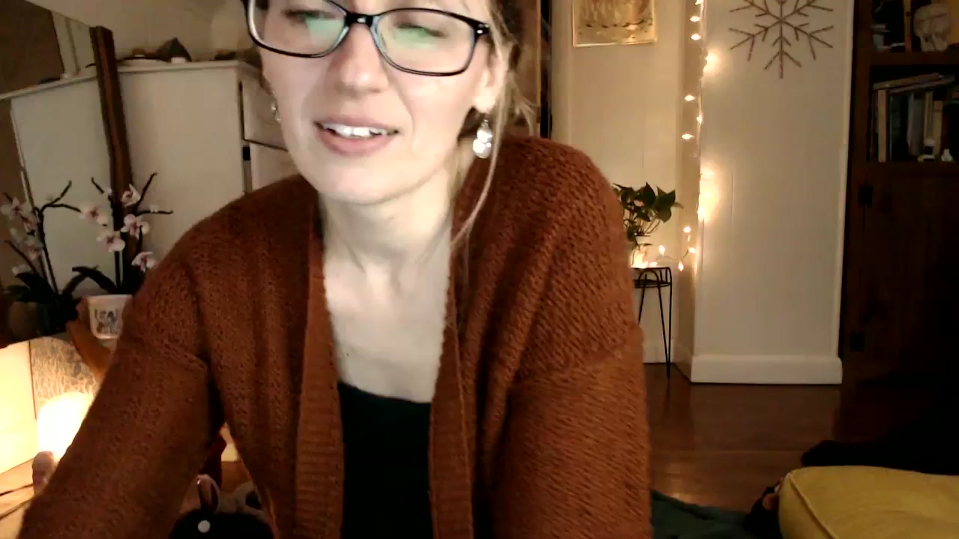 Gallery image thumbnail from WildflowerEm's myfreecams stream on, 01/28/2024, 20:53 image 15 of 20