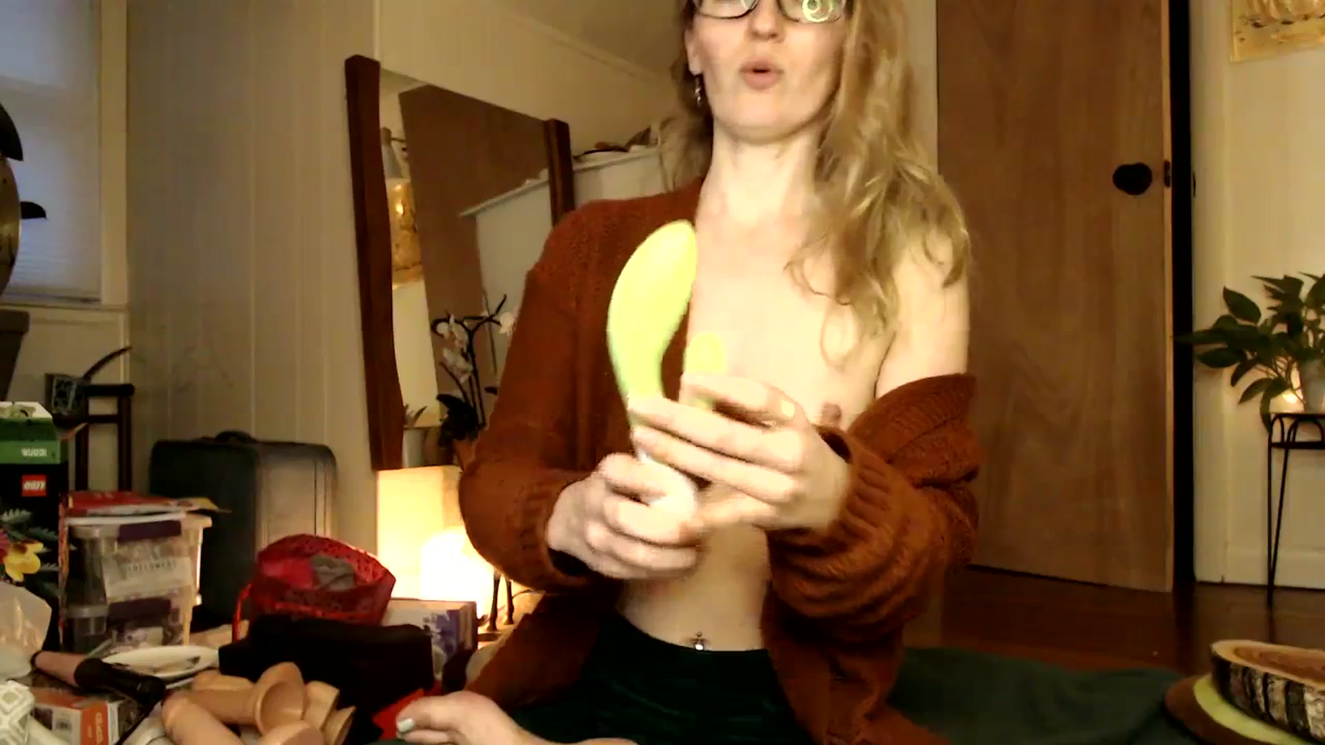 Gallery image thumbnail from WildflowerEm's myfreecams stream on, 01/28/2024, 22:08 image 10 of 20