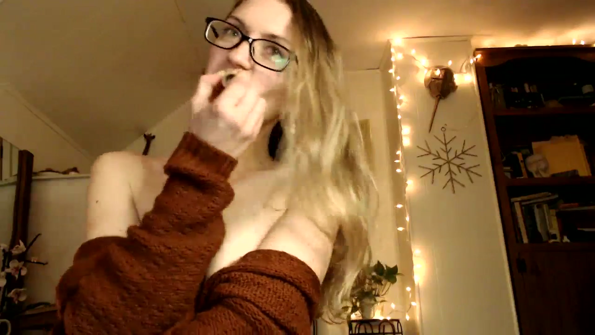Gallery image thumbnail from WildflowerEm's myfreecams stream on, 01/28/2024, 23:15 image 3 of 20