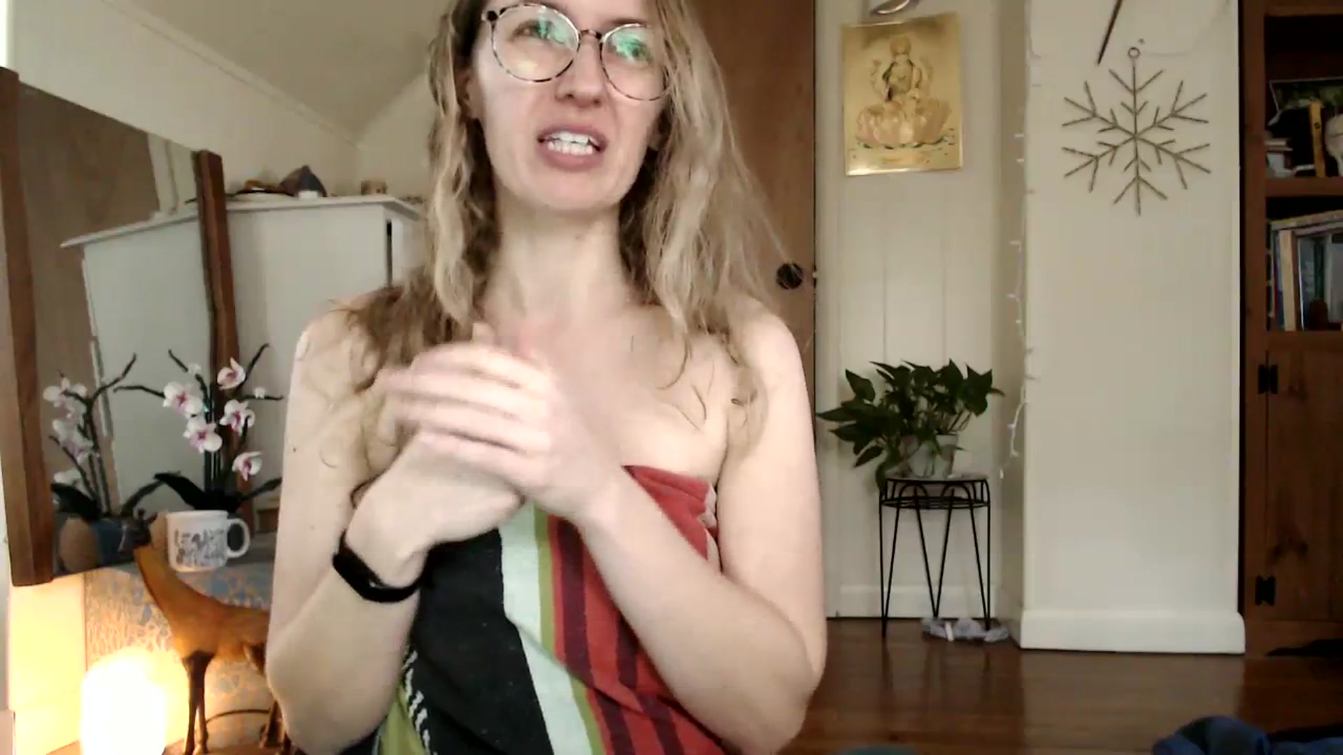 Gallery image thumbnail from WildflowerEm's myfreecams stream on, 01/29/2024, 17:10 image 13 of 20