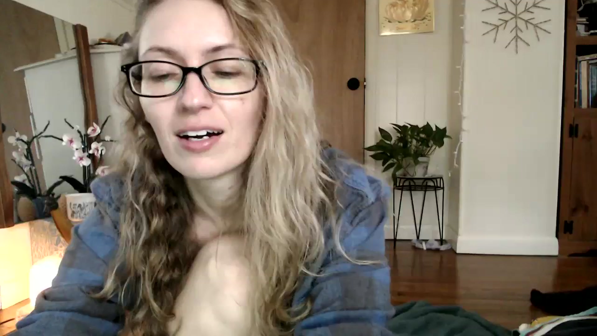 Gallery image thumbnail from WildflowerEm's myfreecams stream on, 01/29/2024, 18:12 image 1 of 20