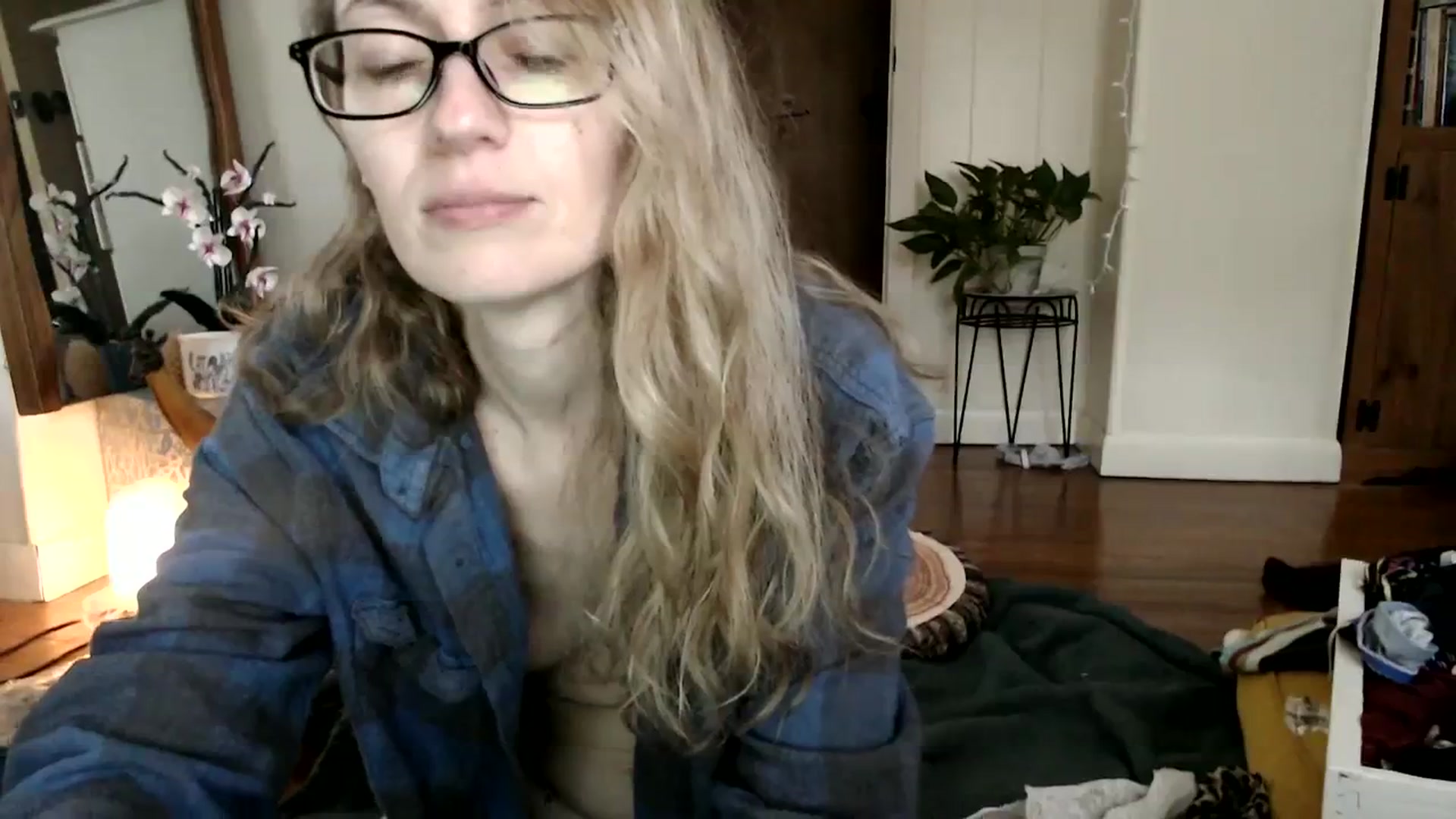 Gallery image thumbnail from WildflowerEm's myfreecams stream on, 01/29/2024, 18:12 image 14 of 20