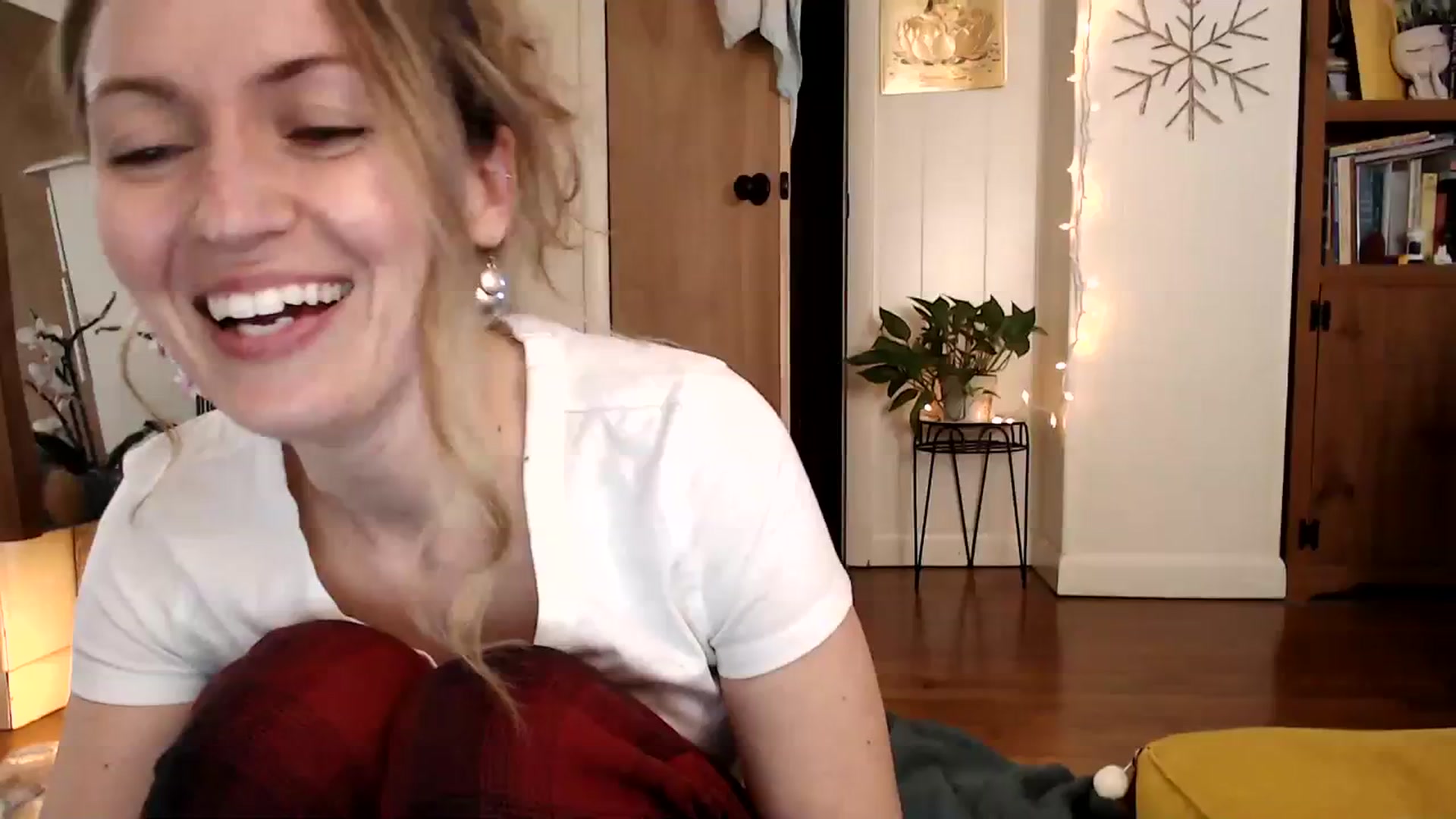 Gallery image thumbnail from WildflowerEm's myfreecams stream on, 02/03/2024, 22:43 image 1 of 20