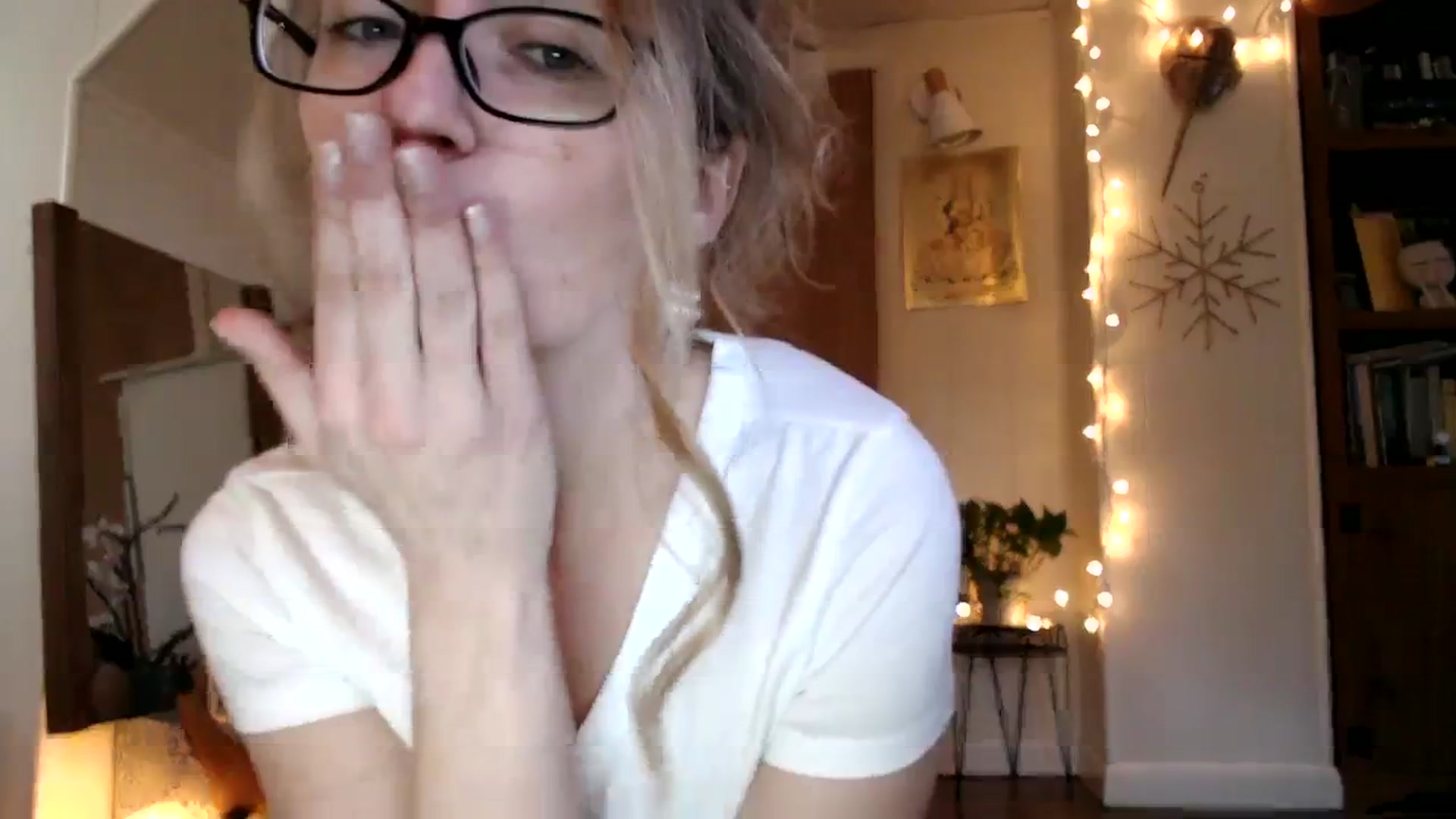 Gallery image thumbnail from WildflowerEm's myfreecams stream on, 02/03/2024, 22:43 image 10 of 20