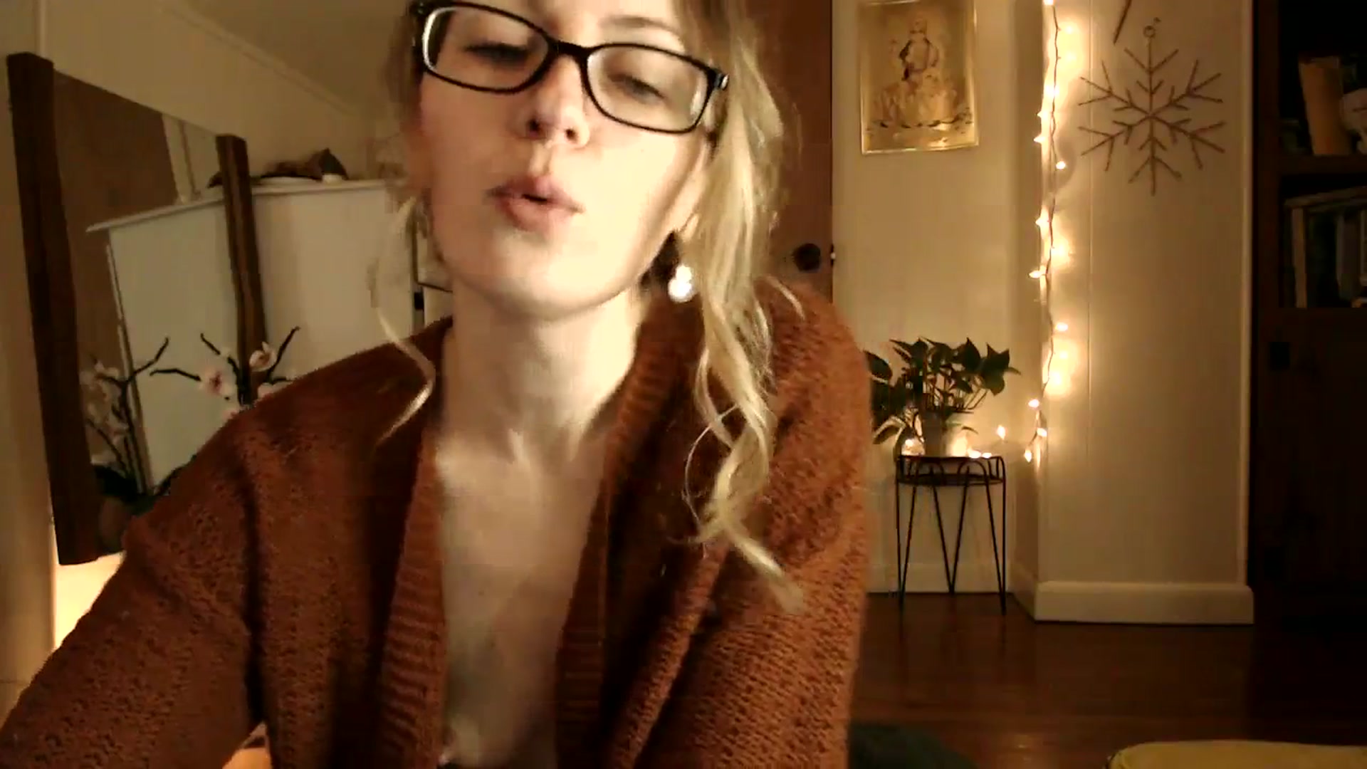 Gallery image thumbnail from WildflowerEm's myfreecams stream on, 02/03/2024, 22:43 image 18 of 20