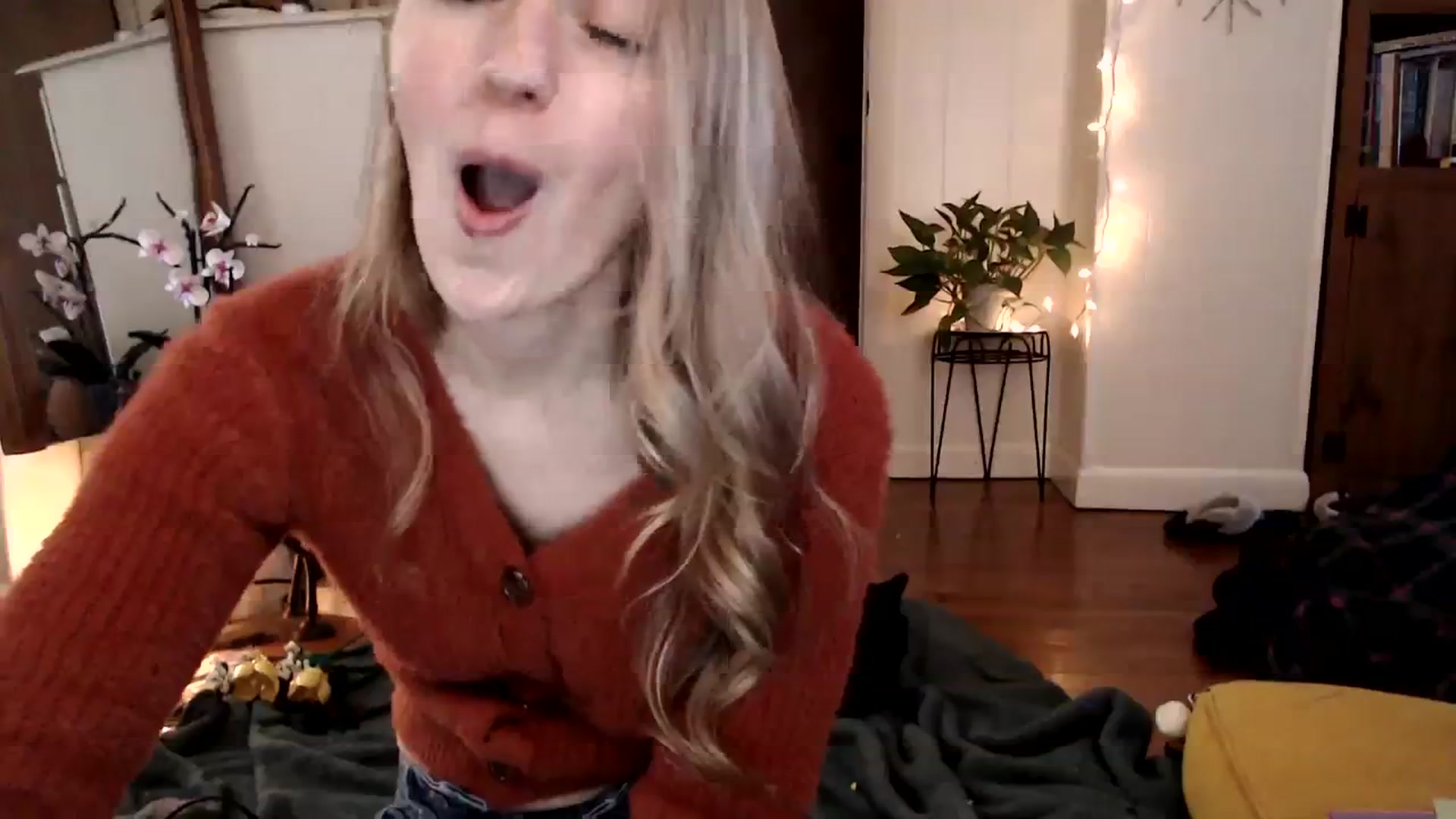 Gallery image thumbnail from WildflowerEm's myfreecams stream on, 02/04/2024, 22:57 image 8 of 20