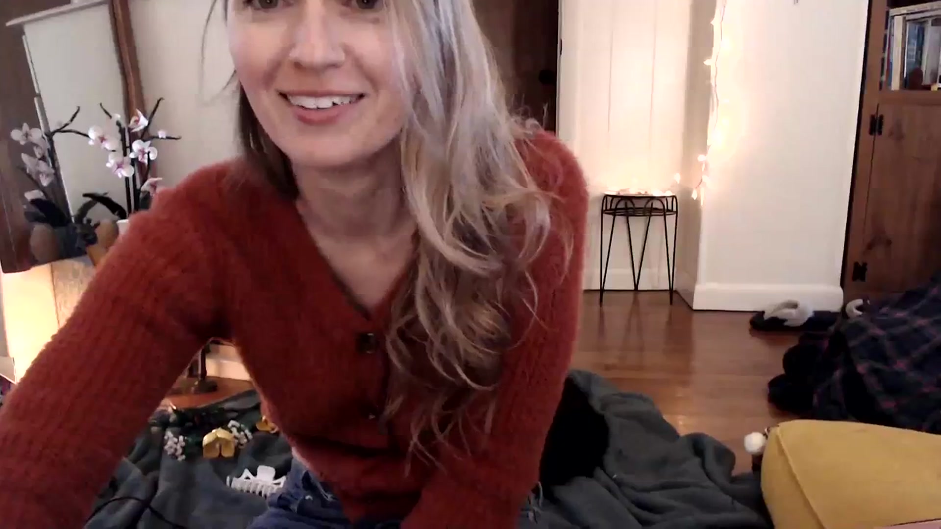 Gallery image thumbnail from WildflowerEm's myfreecams stream on, 02/04/2024, 22:57 image 3 of 20