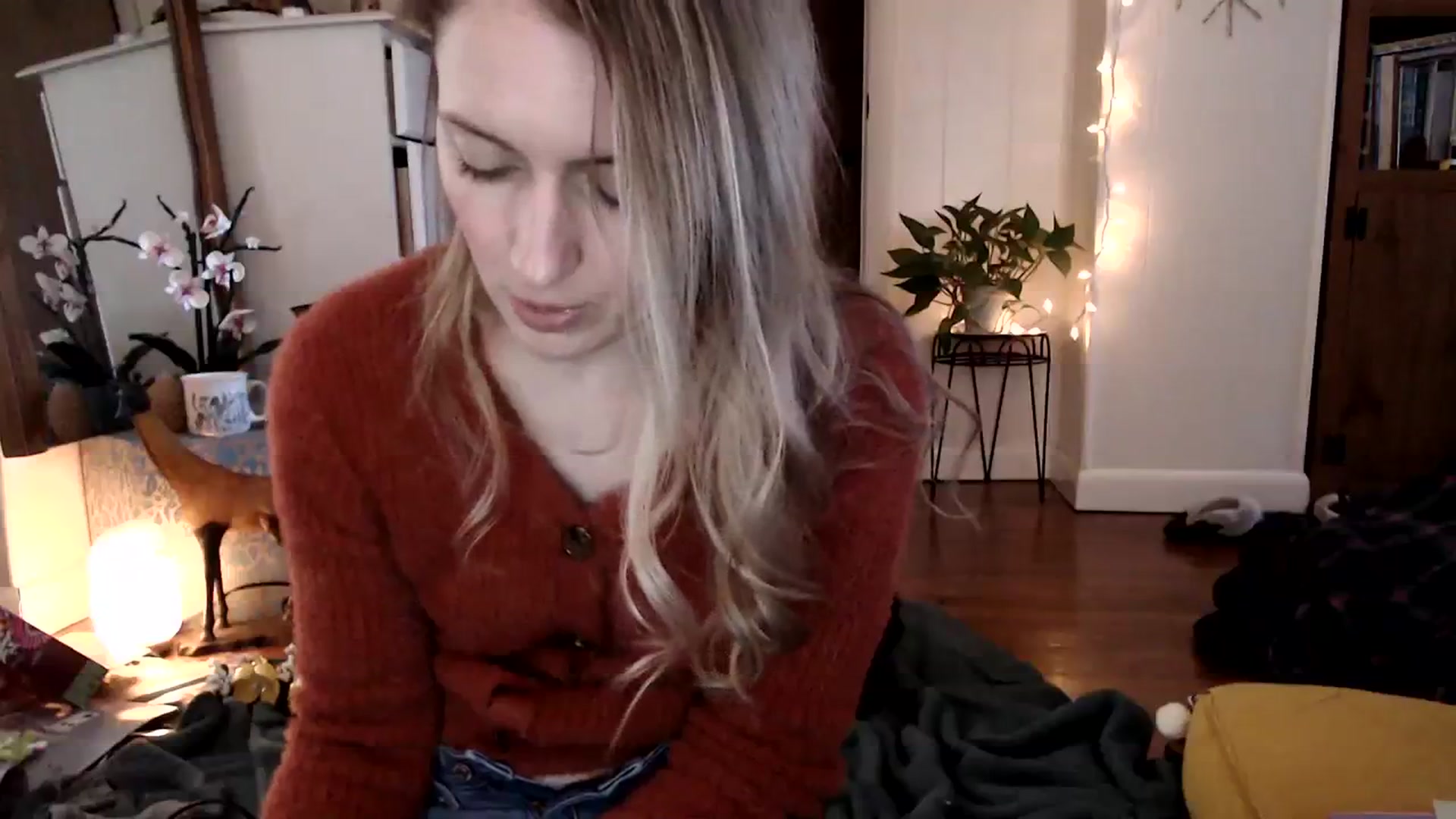 Gallery image thumbnail from WildflowerEm's myfreecams stream on, 02/04/2024, 22:57 image 7 of 20