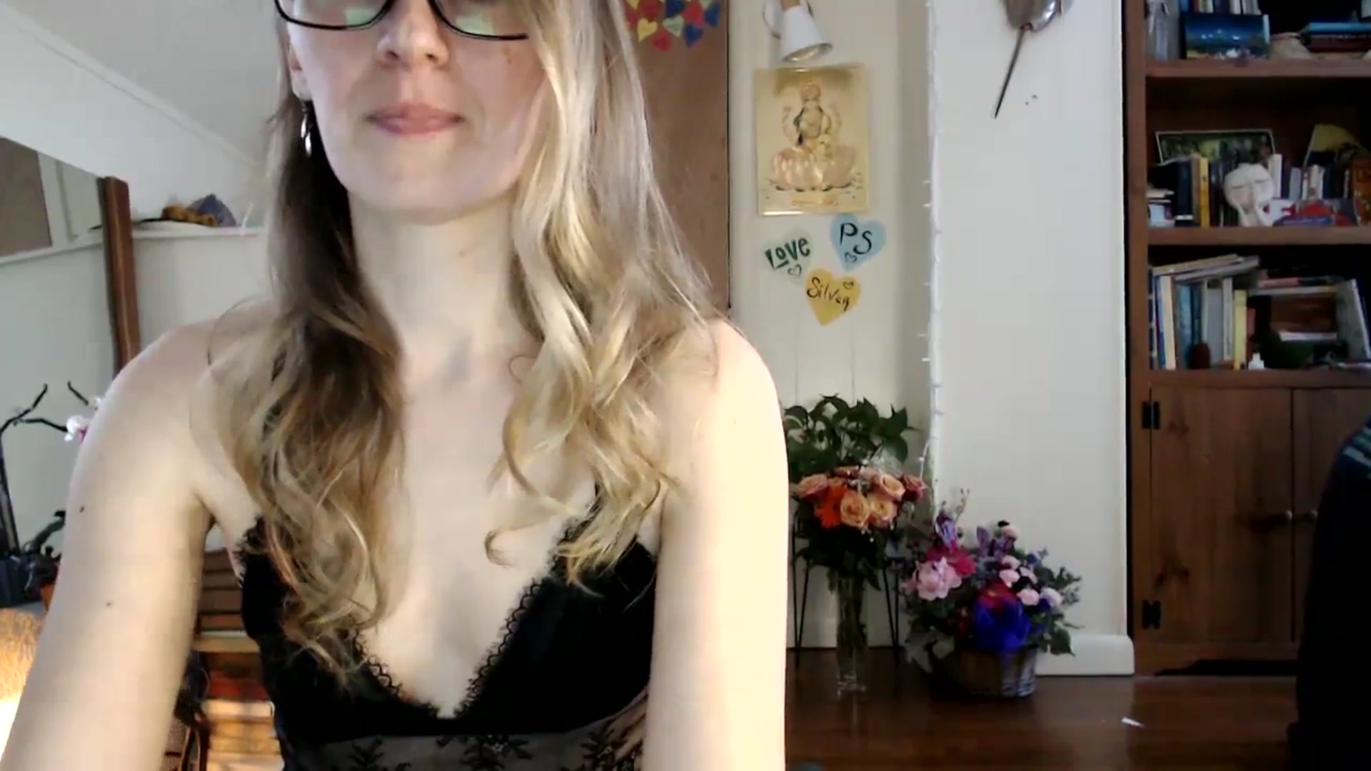Gallery image thumbnail from WildflowerEm's myfreecams stream on, 02/18/2024, 22:33 image 3 of 20