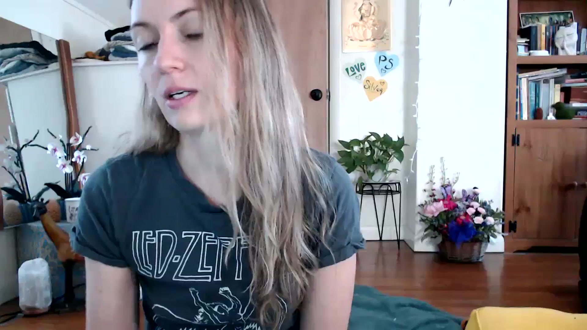 Gallery image thumbnail from WildflowerEm's myfreecams stream on, 02/21/2024, 18:46 image 13 of 20