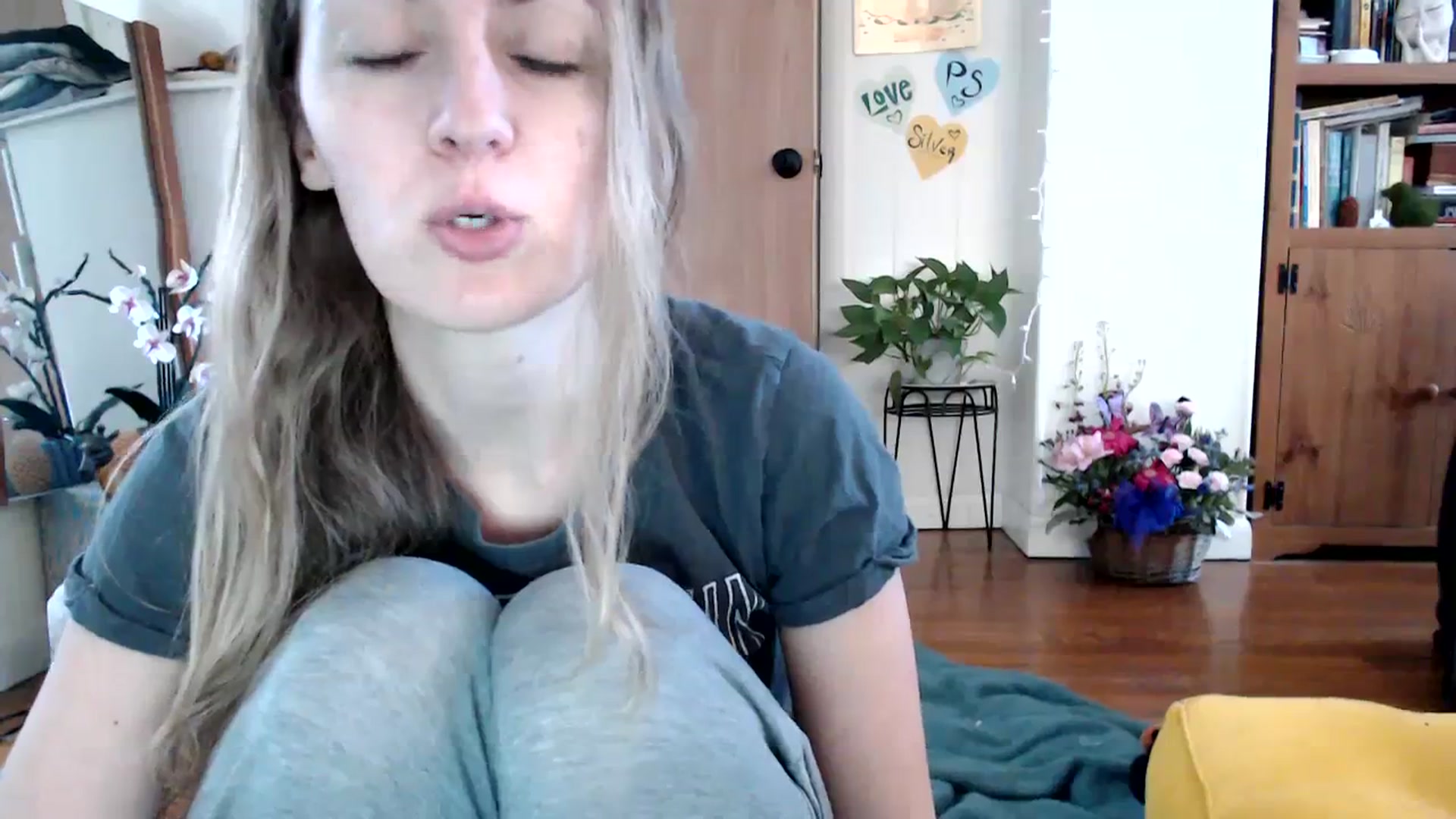 Gallery image thumbnail from WildflowerEm's myfreecams stream on, 02/21/2024, 18:46 image 17 of 20