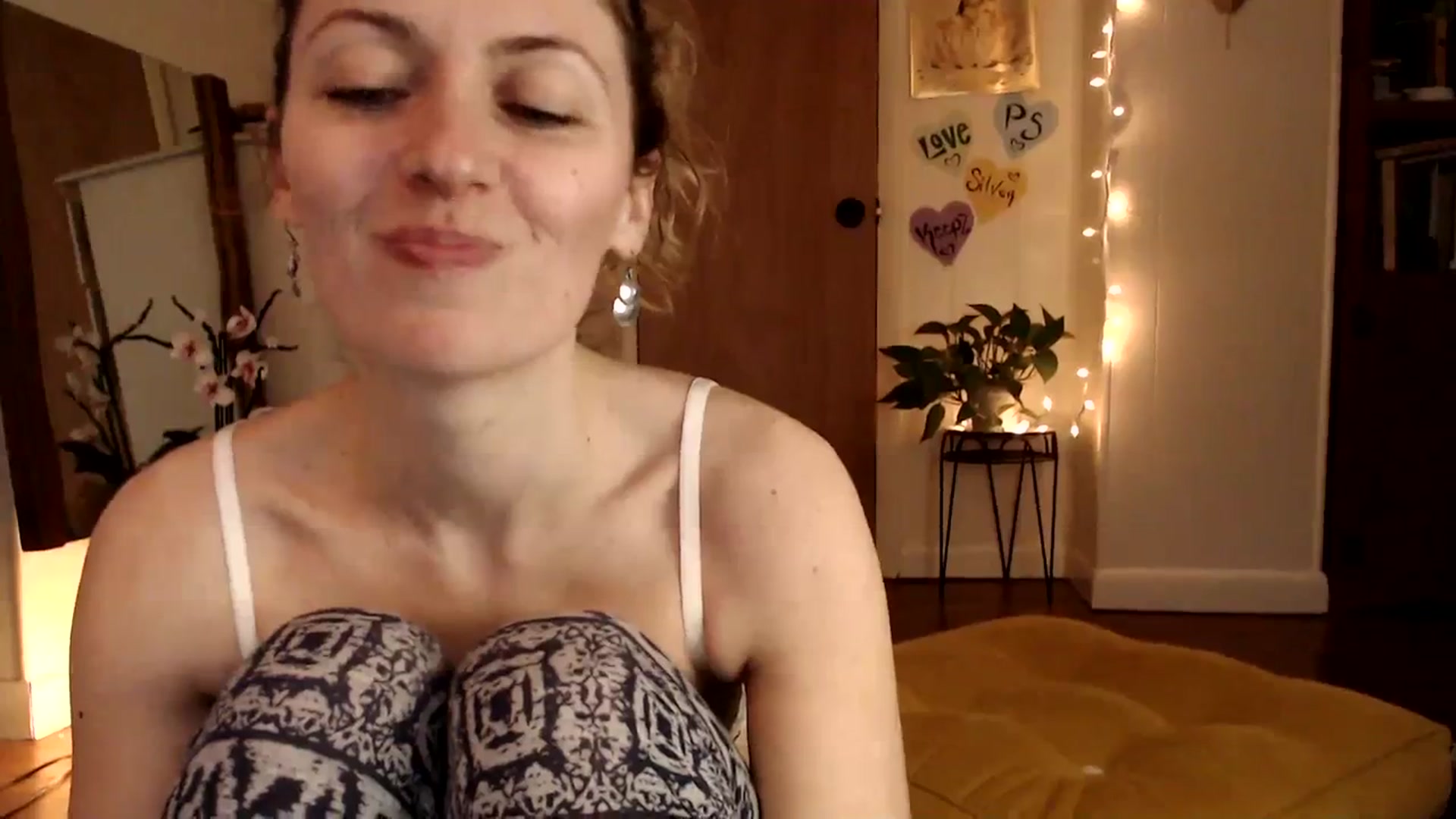 Gallery image thumbnail from WildflowerEm's myfreecams stream on, 03/02/2024, 22:37 image 14 of 20