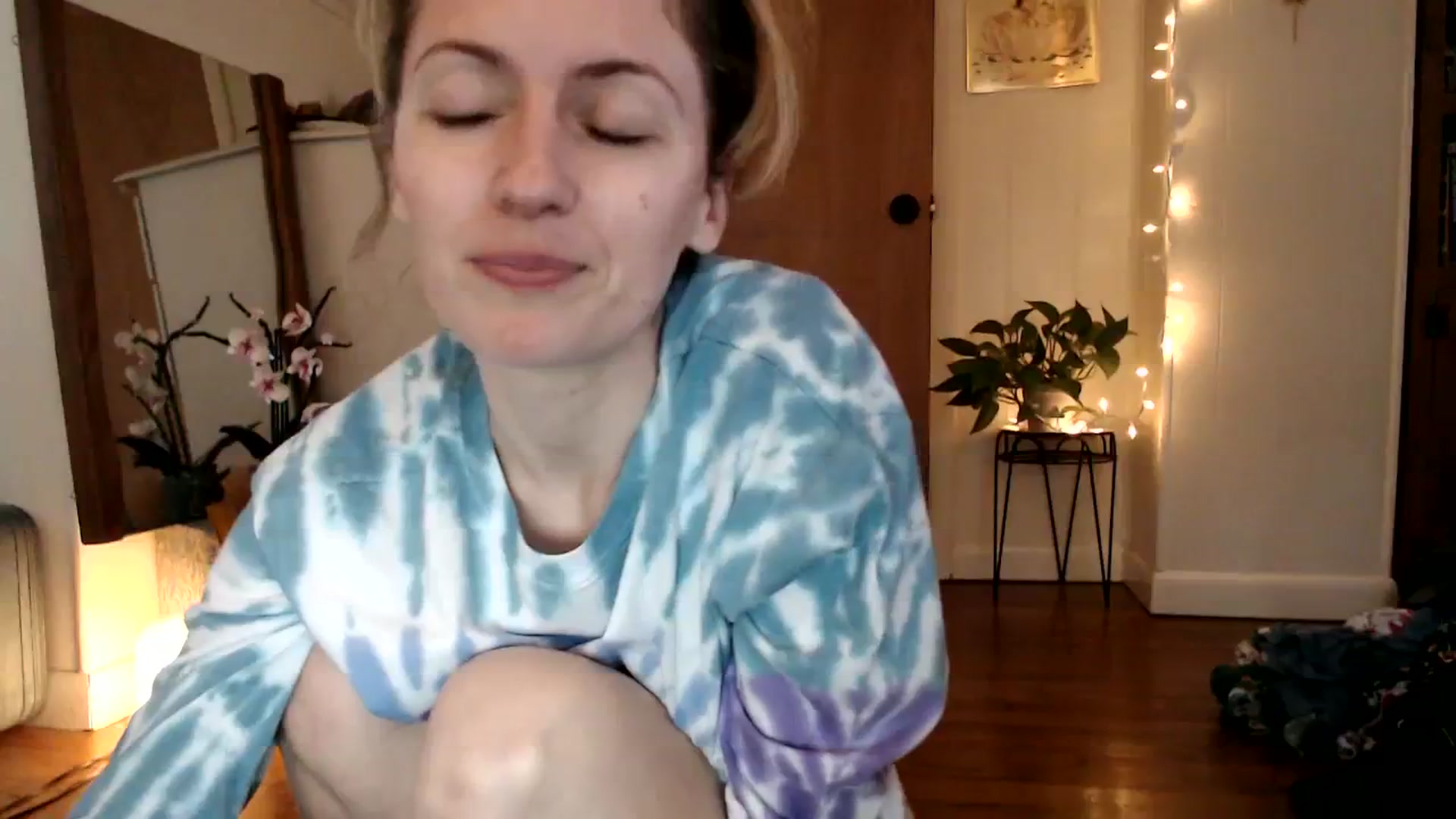 Gallery image thumbnail from WildflowerEm's myfreecams stream on, 03/06/2024, 20:39 image 15 of 20