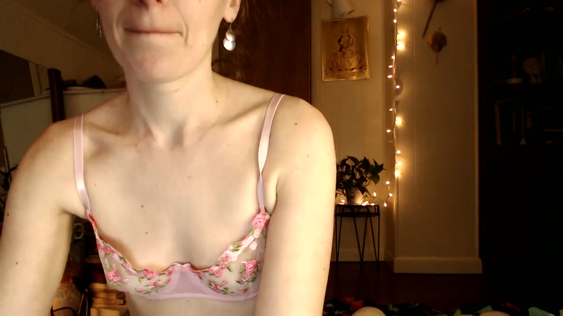 Gallery image thumbnail from WildflowerEm's myfreecams stream on, 03/09/2024, 23:36 image 9 of 20