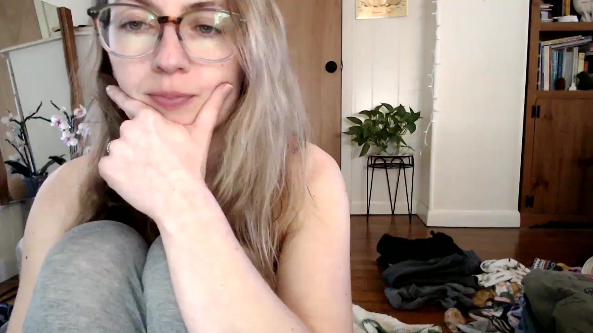 Gallery image thumbnail from WildflowerEm's myfreecams stream on, 03/12/2024, 19:08 image 16 of 20