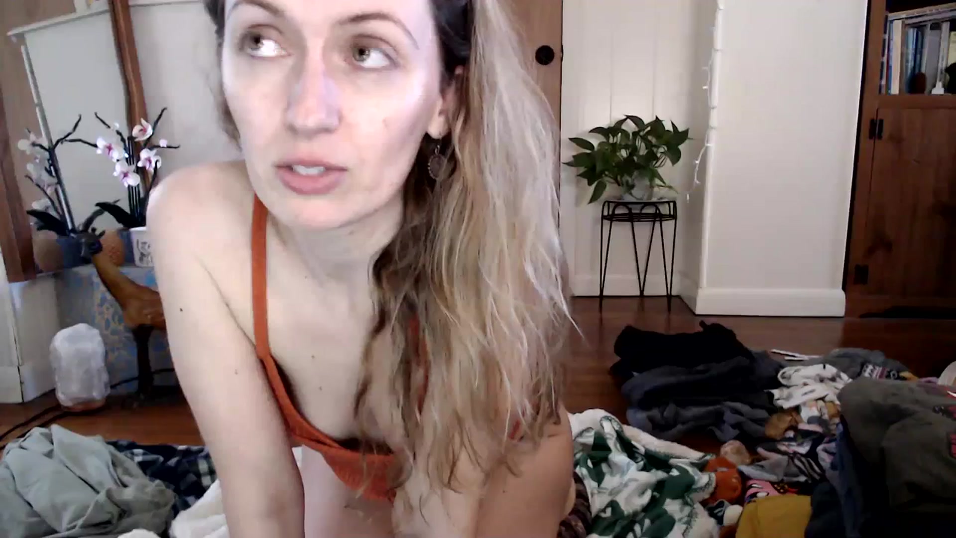 Gallery image thumbnail from WildflowerEm's myfreecams stream on, 03/12/2024, 19:08 image 12 of 20