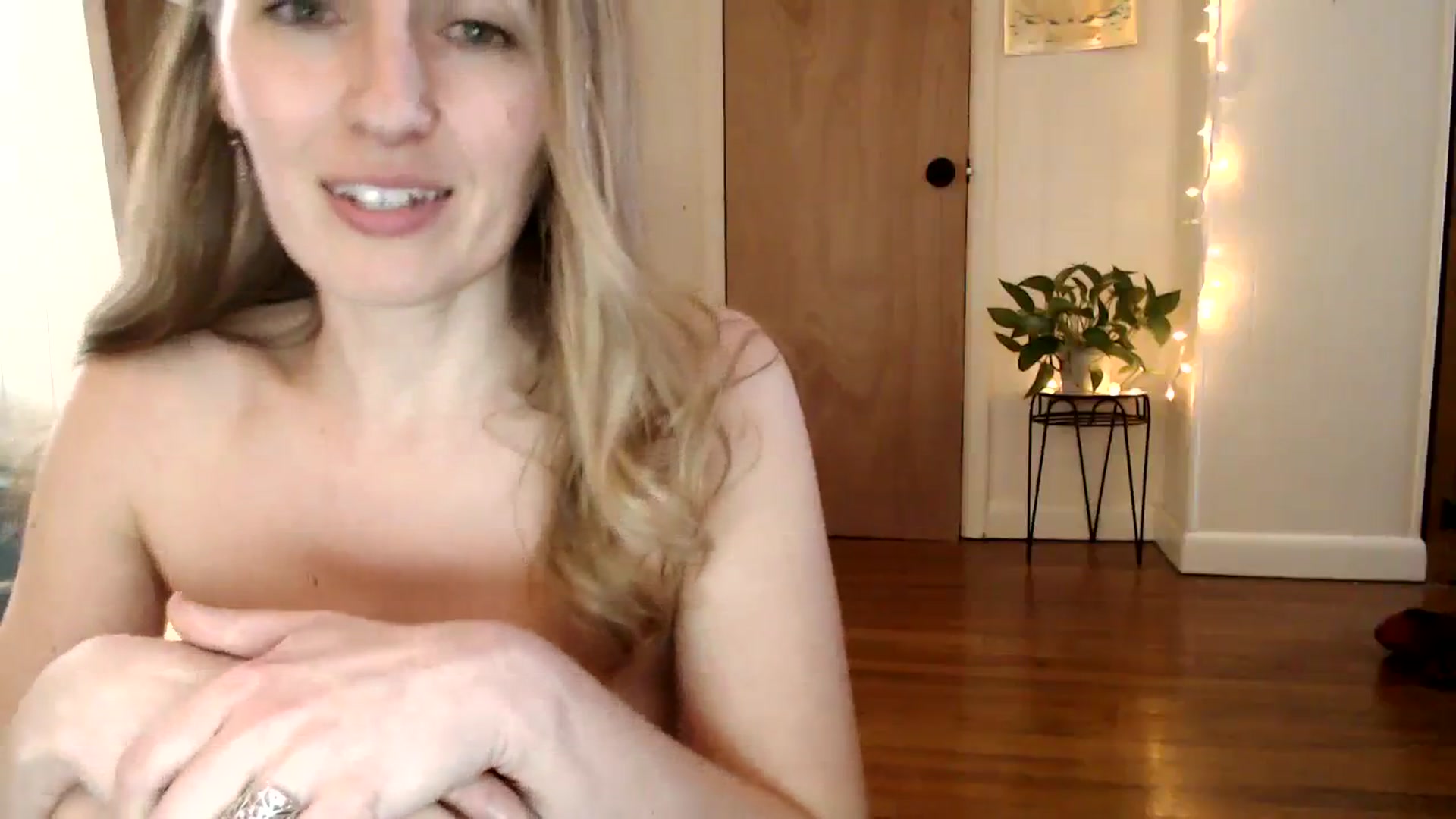 Gallery image thumbnail from WildflowerEm's myfreecams stream on, 03/24/2024, 21:41 image 16 of 20